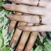 «خدمات و آموزش ناخن و مژه»