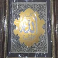 تابلوهای مذهبی و قرآن کوچک