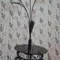 آباژور ایستاده