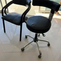 دو عدد صندلی ساده و جکدار سالم