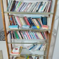 تعداد زیادی کتاب یکجا بفروش میرسد