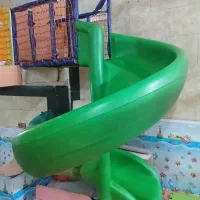 سرسره اسپیرال همراه عرشه مناسب خانه بازی و مدرسه