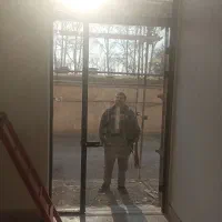 شیشه مغازه  میرال|خدمات پیشه و مهارت|چهارباغ, |دیوار