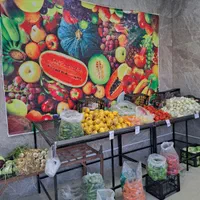 دو میز و بنر ویژه فروش میوه