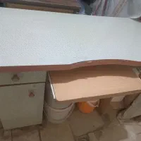 میز کامپیوتر سالم  در حد نو