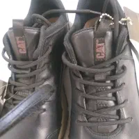 سلام دورود یه عدد کفش اسپرت خارجی اصل|کیف، کفش، کمربند|قم, سراجه (۱۵ خرداد)|دیوار