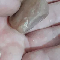 یک عددسنگ عقیق که نورازش عبورمیکنه