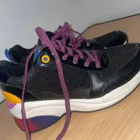 کفش ورزشی جذاب و آک