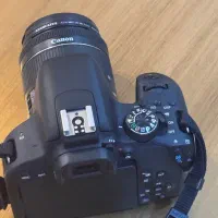 دوربین۸۰۰d در حد نو باکیف و رم