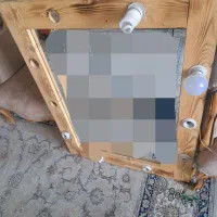 اینه با قاب چراغ دار