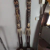 میز و صندلی چوبی و کنسول