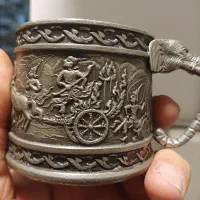 جام قدیمی با طرح حمله نادر شاه به هند(دهلی)|کلکسیون اشیاء عتیقه|سبزوار, قصبه غربی|دیوار