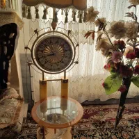 اینه و میز تلفنی