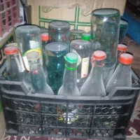 تعدادی شیشه ی آبلیمو