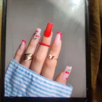 نیازمند مدل کاشت ناخن ومیکاپ،شنیون ،کراتین ،