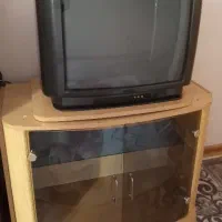 تلوزیون و میز