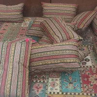 فروش تعدادی بالشت سنتی و قالیچه تختی