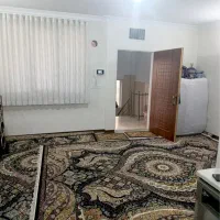 ۴۲متر/همکف/حیاط‌اختصاصی/سلسبیل/غرق‌نور سالن‌مربع