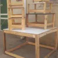 کرسی و چهار پایه