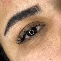 کاشت و اکستنشن مژه