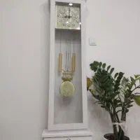 ساعت ایستاده سفید