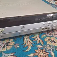 یک دستگاه سی دی خور