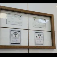 منشی  و فروشنده عینک