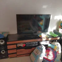 تلویزیون با میز وباند