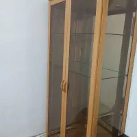 یک عدد ویترین سالم وتمیز