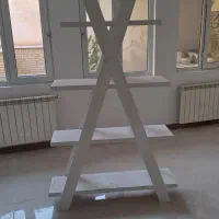 استند چوبی سفید رنگ