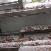 تعدادی نیمکت چوبی|صندلی و نیمکت|سمنان, |دیوار