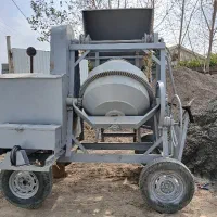 استاد کار وارد به دستگاه خلاطه و...