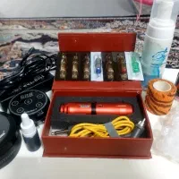 دستگاه تتو همراه لوازم و صندلی اصلاح و کیف