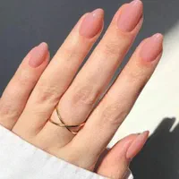 تخفیف ویژه کاشت ناخن و آموزش و ژلیش رایگان