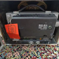 دستگاه آپارات  همراه یک دستگاه پروژکتور اسلاید