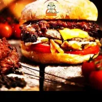 به سه نفر نیروی کار در فست فود