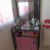 تخت آهنی یک نفره سالم با تشک و میز توالت و پاتختی|تخت و سرویس خواب|هشتگرد, فاز ۷ مهستان|دیوار