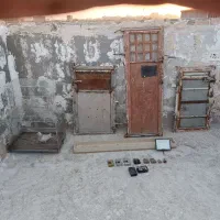 کفتر سار ماده،در چخ وقفل کفتر،نورافکن دونخور کفتر