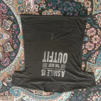 یک گونی لباس|لباس|رباط‌کریم, رباط‌کریم|دیوار