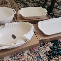 چند ظروف سفید