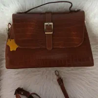 کیف چرم قهوه‌ای عسلی