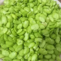 باقالی سبز‌ تازه پاک شده تمیز