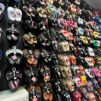 دنیای تنوع از دمپایی/کراکس/اسلیپر/جوراب|کیف، کفش، کمربند|زنجان, |دیوار