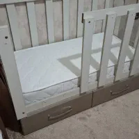 تخت و تشک بچه