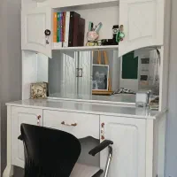 میز تحریر و کتابخونه
