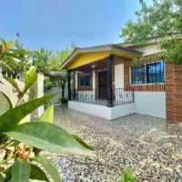 ویلاهمکف180متری-حیاط-دلباز-مدارک-کامل-مستقل