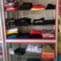 حراج همه لباس های و ویترین های مغازه .