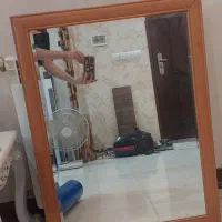 آینه با قاب چوبی
