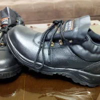 فروش کلی و جزئی وسایل(کفش ‌کار و کمان و جارو برقی)