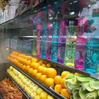 شاگرد و نیرو آبمیوه فروشی